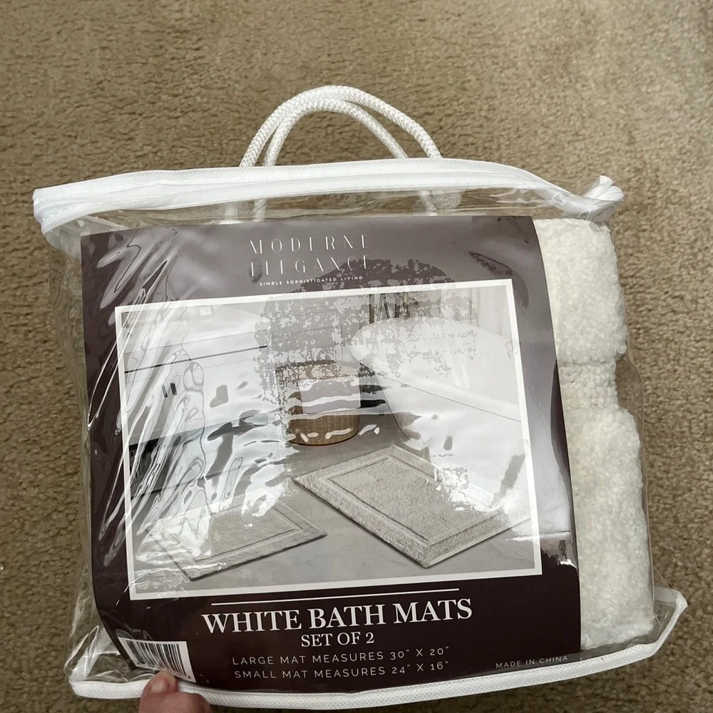 SET OF WHITE BATH RUGS, MATS new